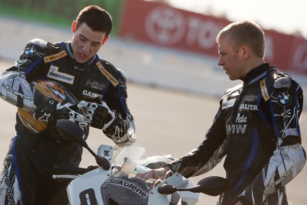 Coaches pull off with you during a ride for instant feedback.